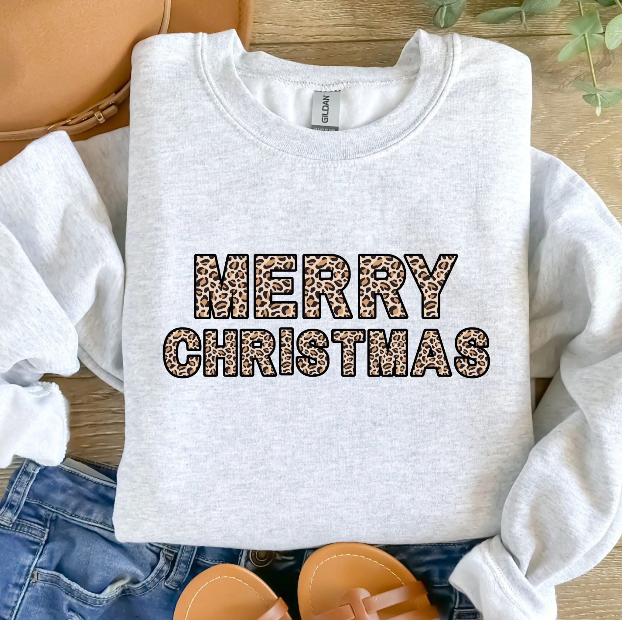 Leopard Print  Merry Christmas Women's Graphic Sweatshirt