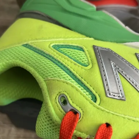 New Balance  990v4 ‘Festive’ big kids/grade school sneakers