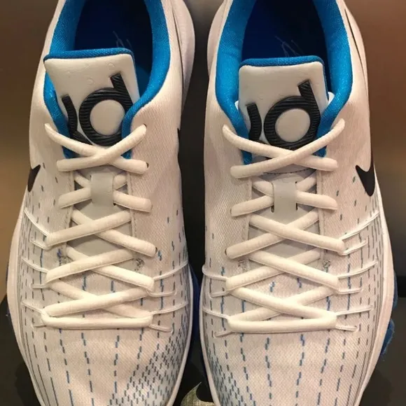 NIKE youth sneakers