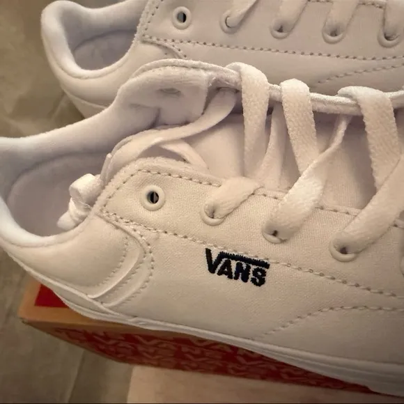 Vans Selden Platform Kids Low Top Sneaker - Size 3
